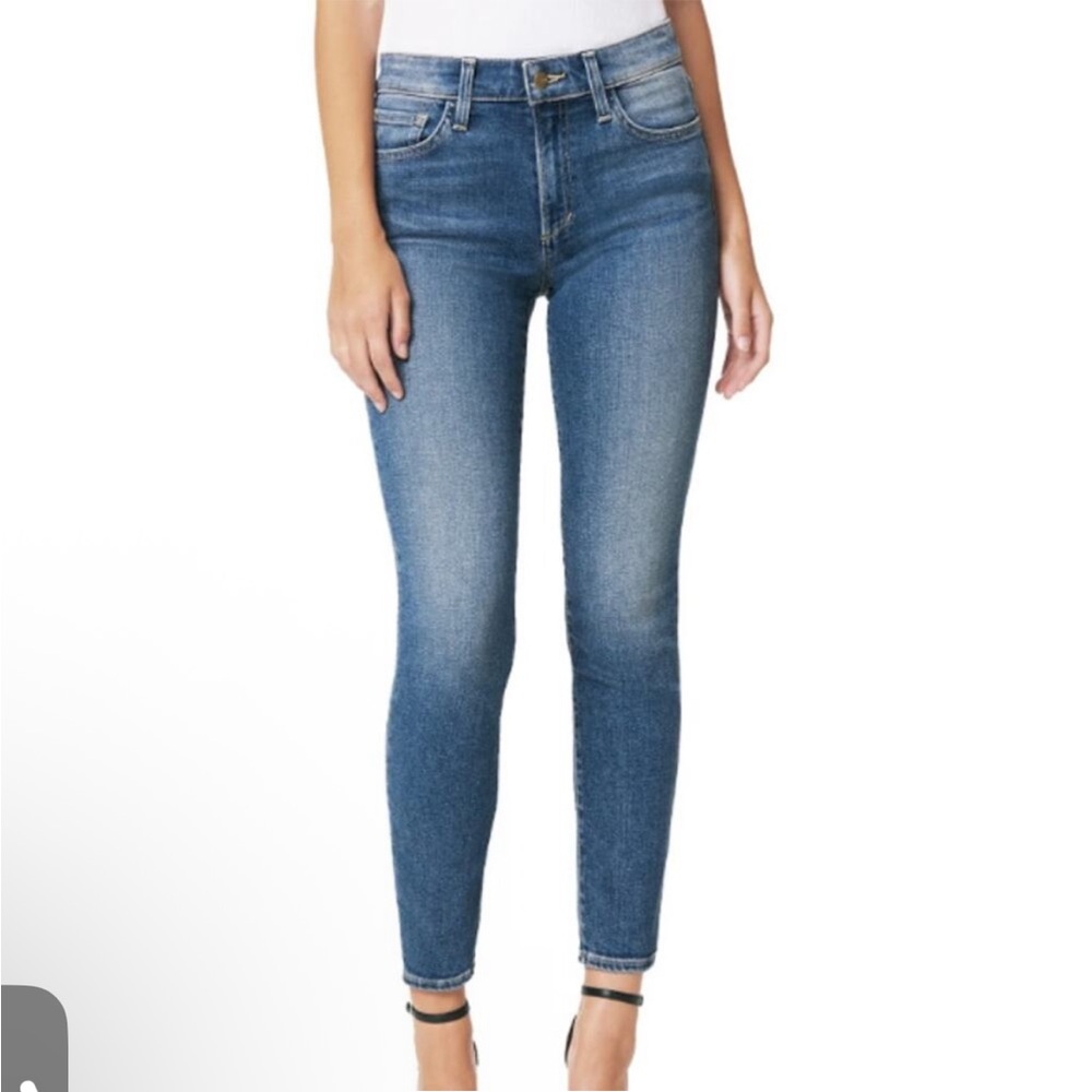 Joe’s “Flawless- The Icon Mid Rise Skinny Crop”, Size 28